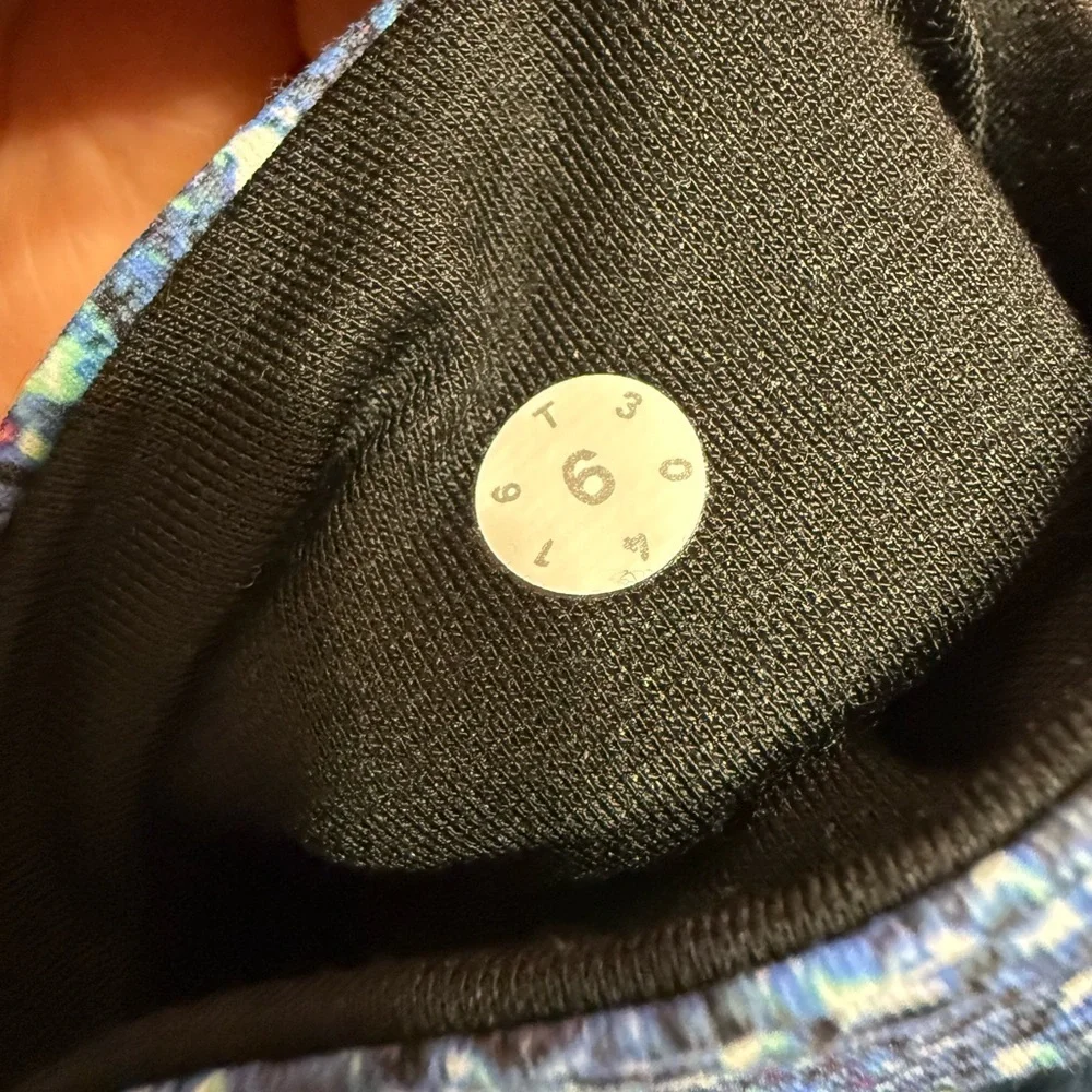 lululemon athletica Multicolor Leggings women's size 6 - Picture 6 of 6
